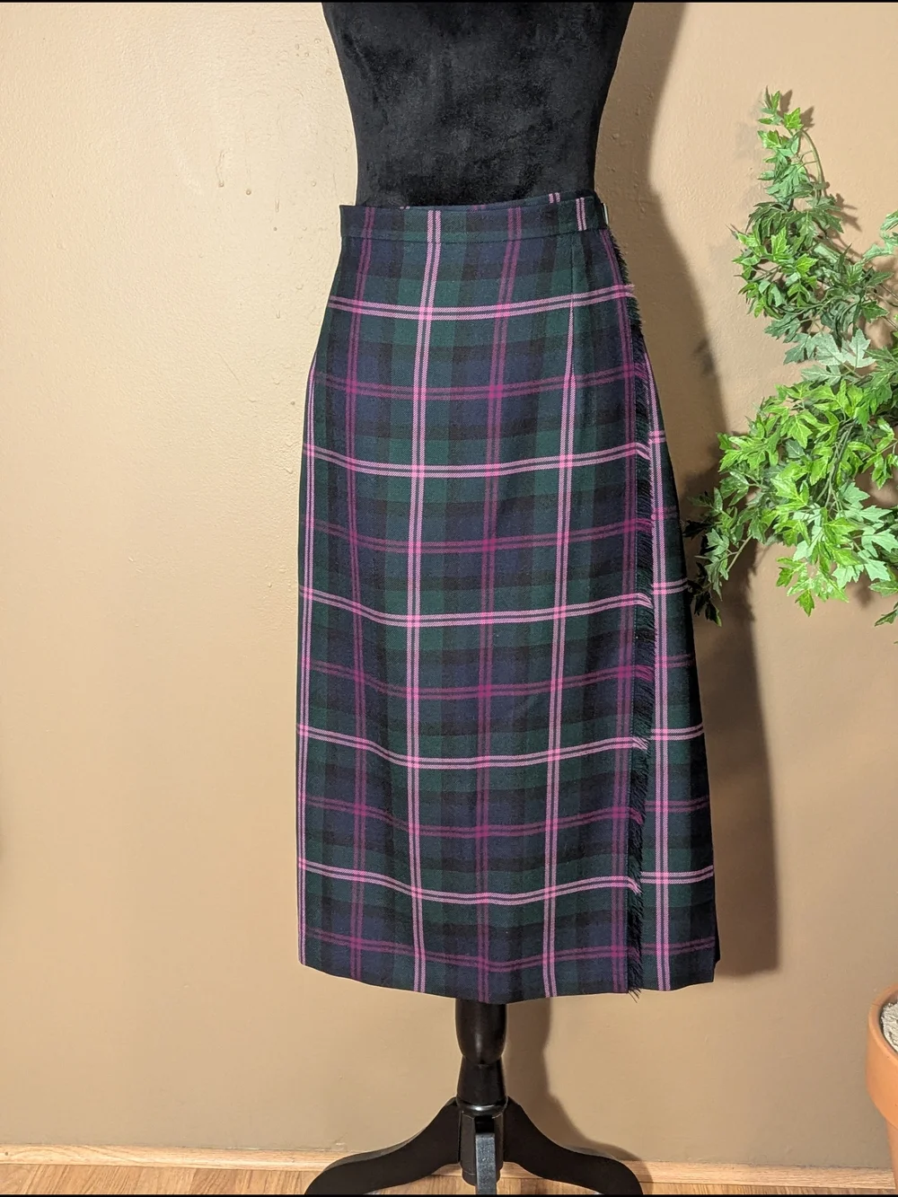 Plaid Midi Skirt in Dark Green and Purple. 100% Wool. Ireland. Sz 20.